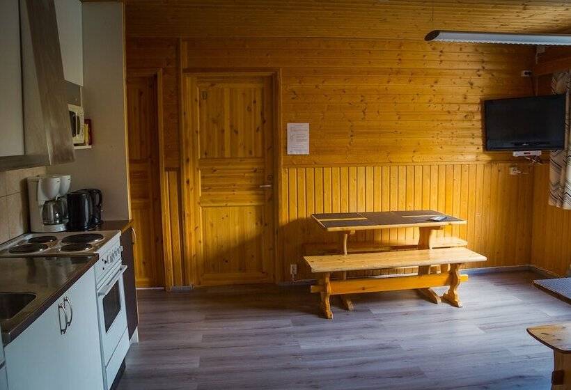 חדר סטנדרט לשלושה עם חדר אמבטיה משוף, Motelli Rovaniemi