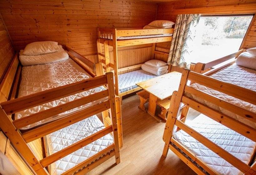 חדר סטנדרט לשלושה עם חדר אמבטיה משוף, Motelli Rovaniemi