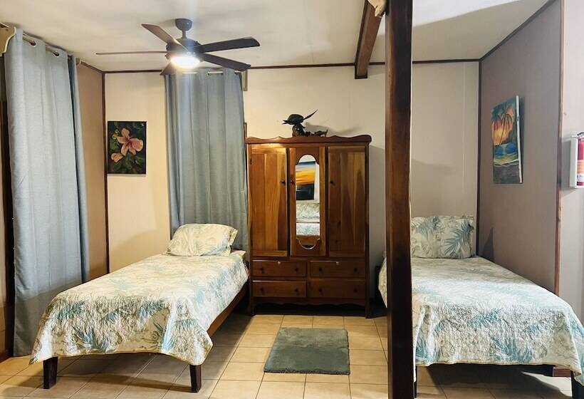 חדר משפחתי נוף לים, Del Rio