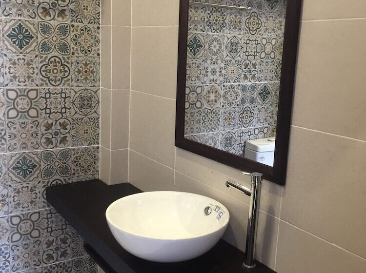 اتاق لوکس سه تخته, Kha Hostel