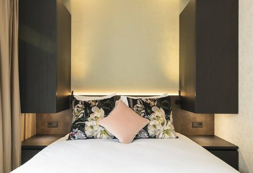 Standard Room, Monet Garden Hotel Amsterdam