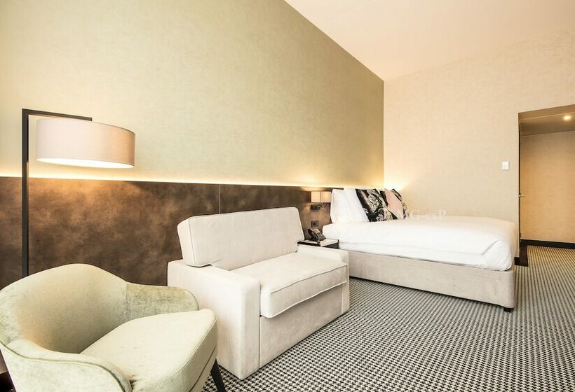 Superior Triple Room, Monet Garden Hotel Amsterdam