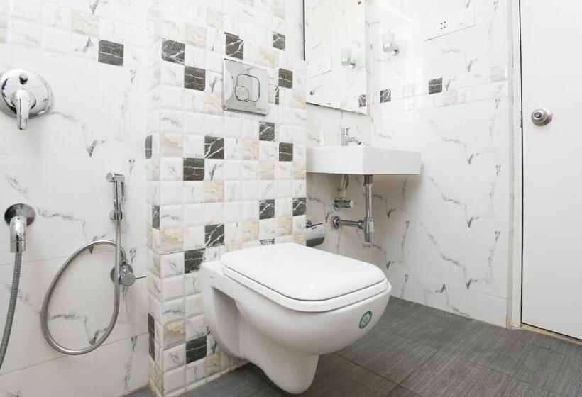 标准间, Treebo C Plaza