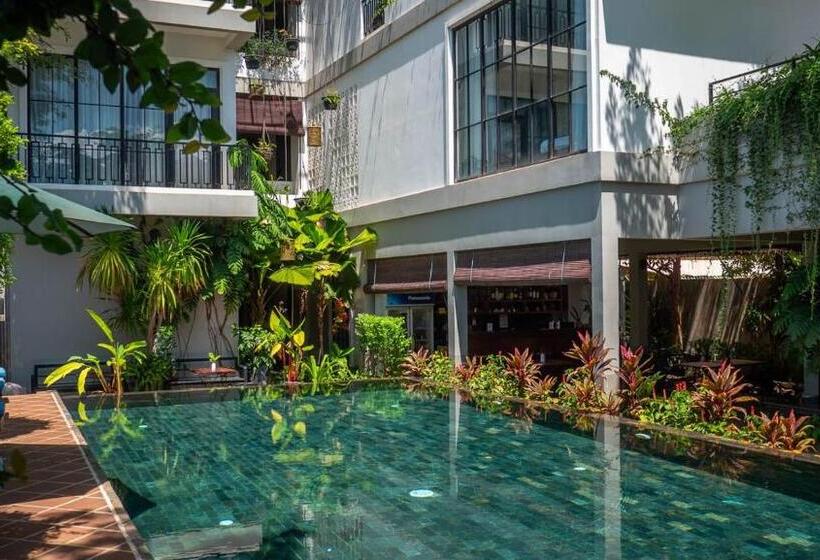 اتاق لوکس با بالکن, Vihara Angkor