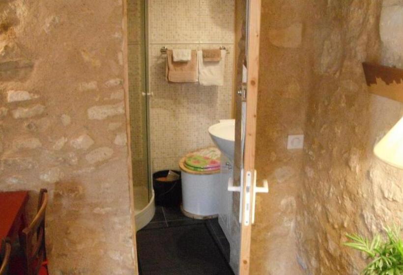 غرفة عائلية مطلّة علي الحديقة, La Maison Rouge