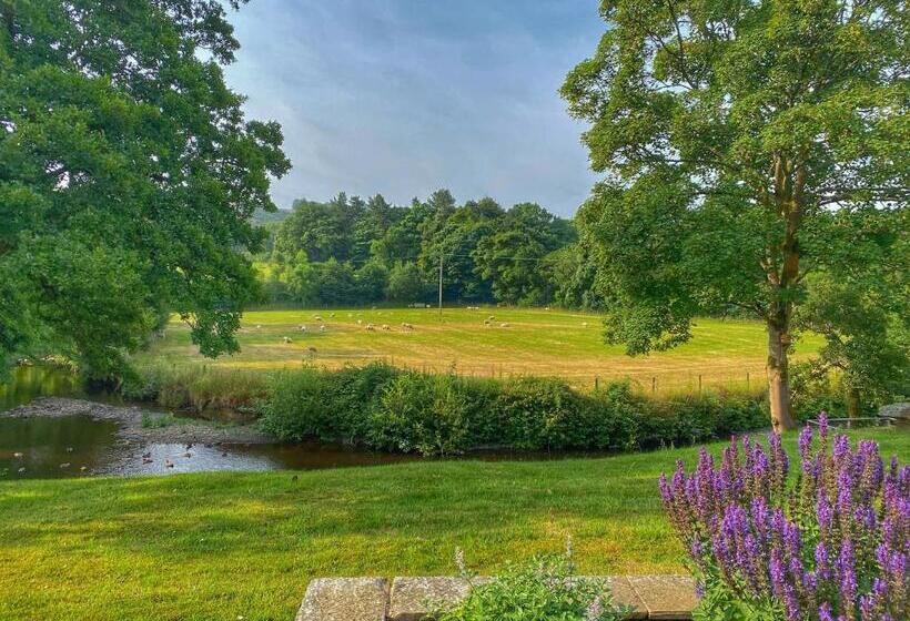 Perhehuone, Millbrook