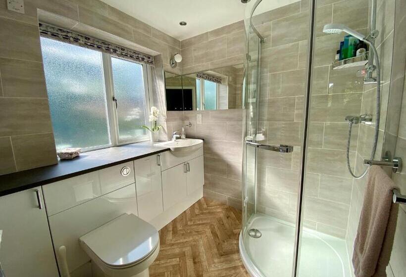 Standard-huone Jokinäkymä, Millbrook