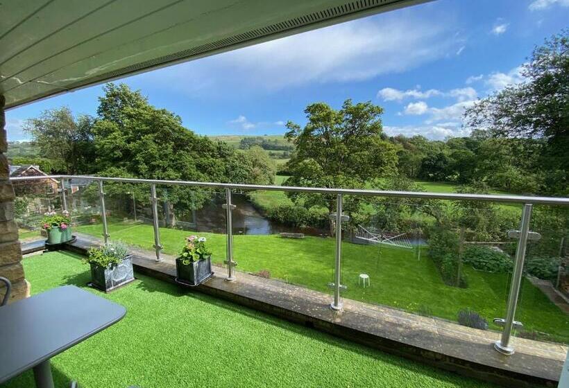 Standard-huone Jokinäkymä, Millbrook