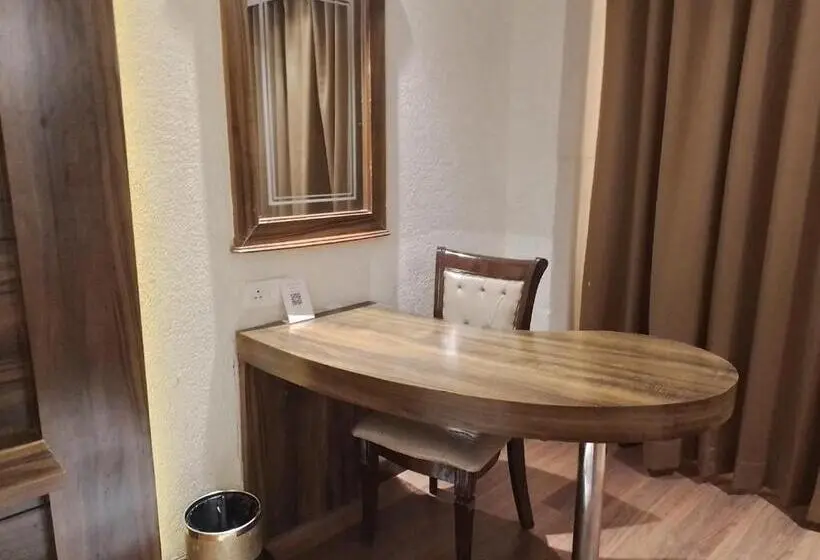 Chambre Standard Vue Ville, Eqbal Inn