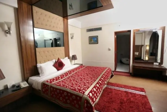 Suite Vue Ville, Eqbal Inn