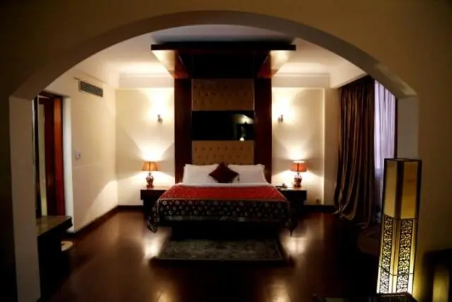 Suite Vue Ville, Eqbal Inn