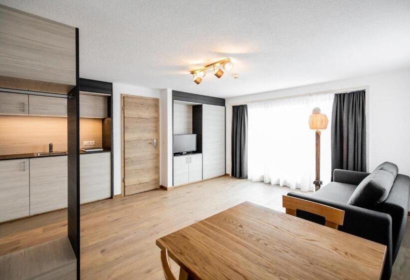 جناح مطلّ علي الجبل, Roggenstock Lodge