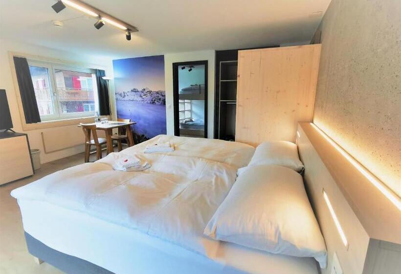 جناح مطلّ علي الجبل, Roggenstock Lodge