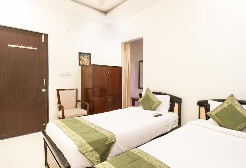 标准间, Treebo Midtown