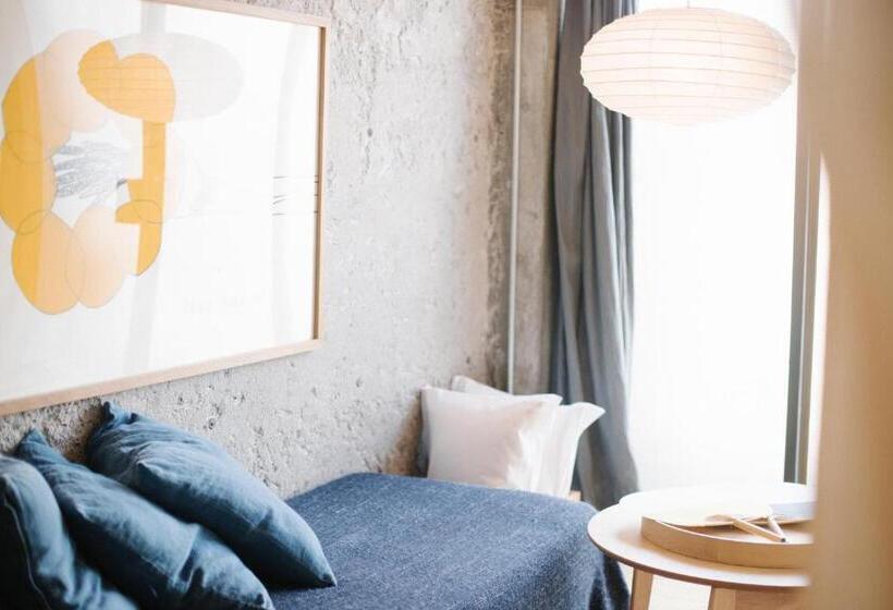 家庭间, Sunny Day Hostel