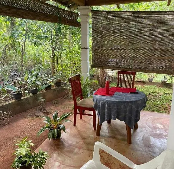Standard Neljän Hengen Huone, Thilina Homestay