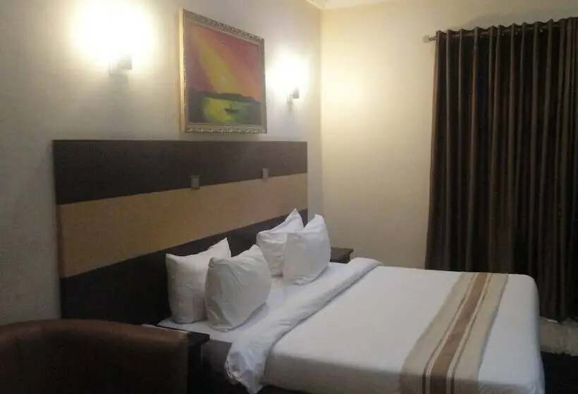 اتاق لوکس, Caesar S Court Hotel And Suites