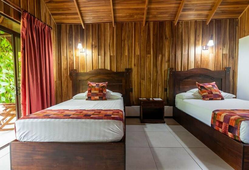 کلبه سوپریور, Arenal History Inn