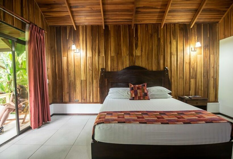 کلبه سوپریور, Arenal History Inn