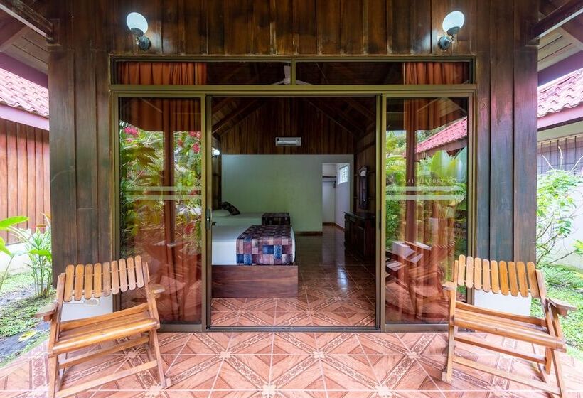 کلبه سوپریور, Arenal History Inn