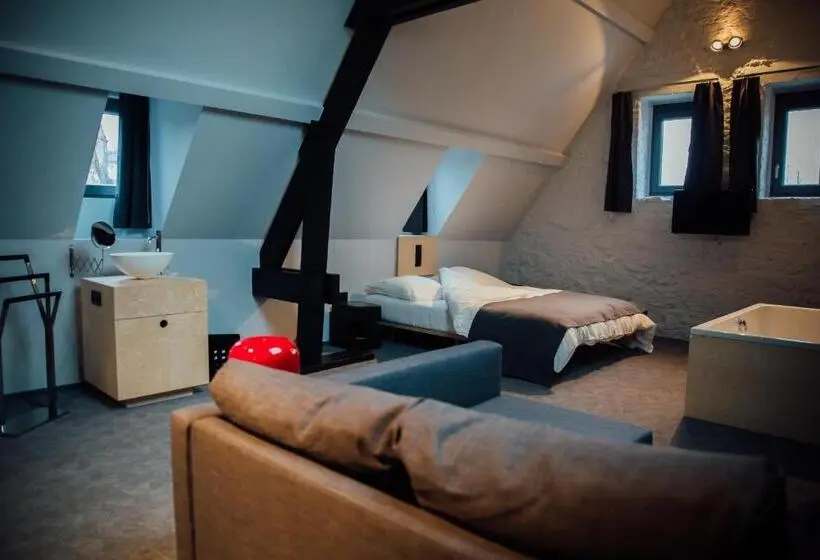 Standard Neljän Hengen Huone, Auberge De L'abbaye
