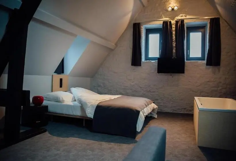 Standard Neljän Hengen Huone, Auberge De L'abbaye
