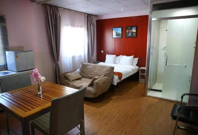 استودیوی استاندارد, Cristal Madagascar