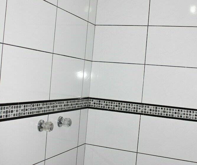 חדר סטנדרט לשלושה, Illary Inn