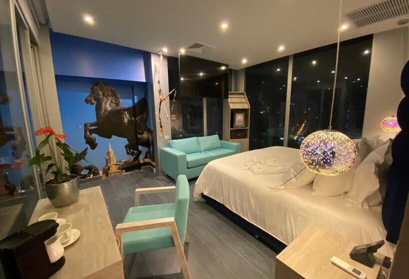 غرفه قياسيه سريرين مزدوجين, Zi One Luxury