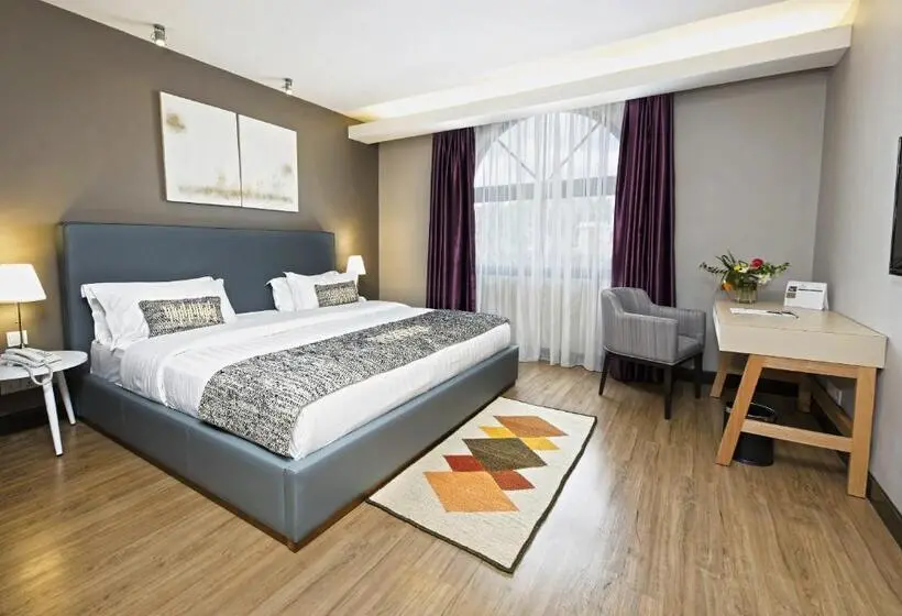 سوییت جونیور با بالکن, San Cristobal Boutique Hotel   Ivato Airport