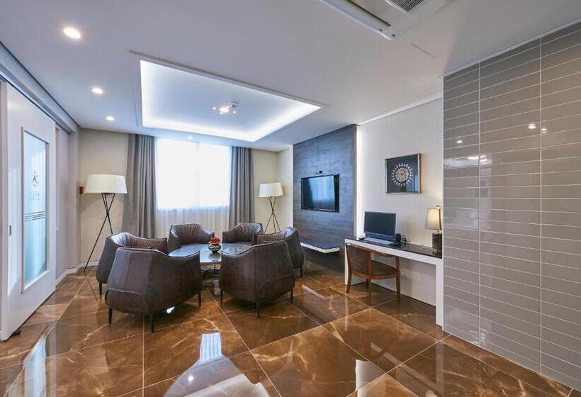 סוויטה אקזקיוטיב, Gwangju Aura