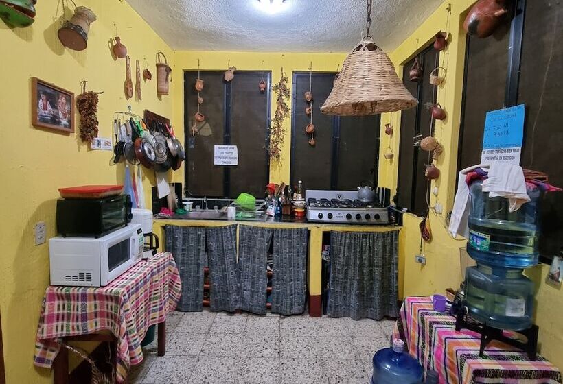 اتاق استاندارد سه نفره, Encuentro Del Viajero