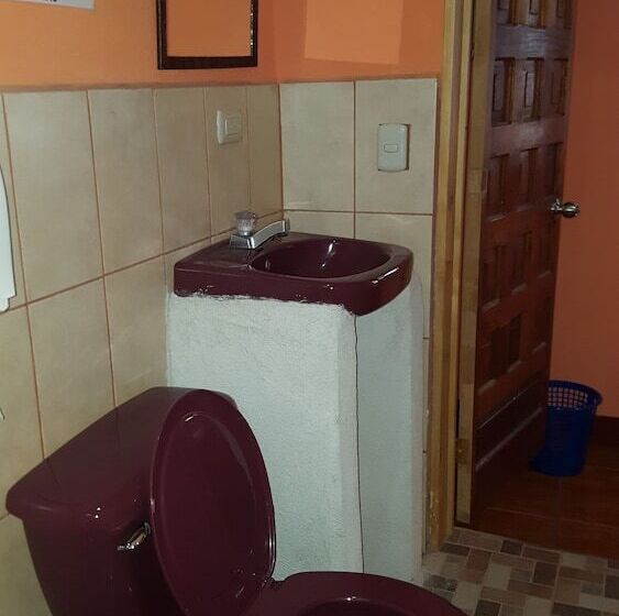 اتاق استاندارد سه نفره, Encuentro Del Viajero