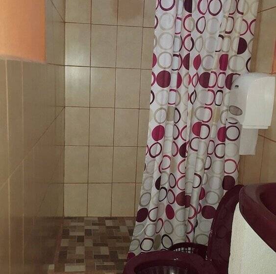 اتاق استاندارد سه نفره, Encuentro Del Viajero