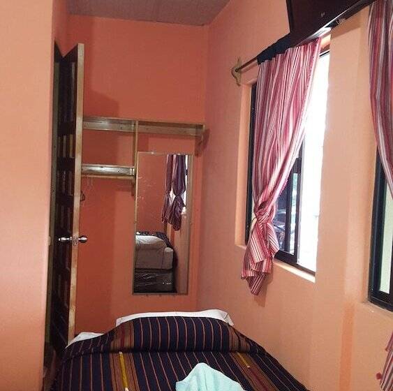 اتاق استاندارد سه نفره, Encuentro Del Viajero