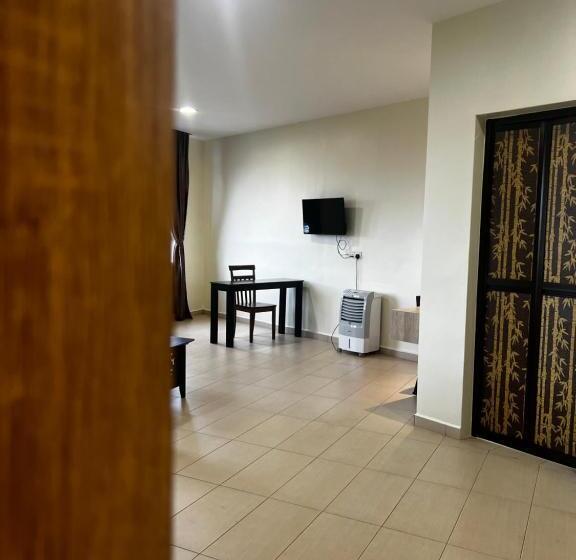 חדר סטנדרט לארבעה, Sin Lien