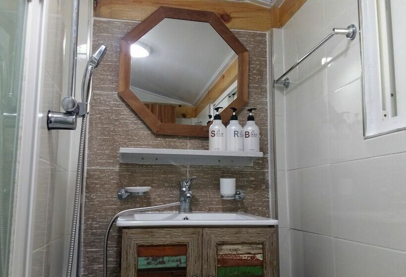 חדר משפחתי, Okyeon Jeongsa