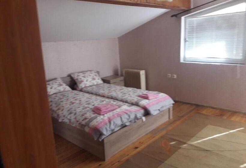 اتاق لوکس خانوادگی, Tabasko