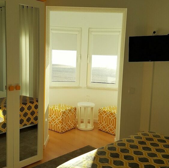 غرفة ديلوكس مطلّة علي البحر مزوَّدة بشُرفة, By The Sea