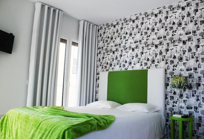 غرفة ديلوكس مطلّة علي البحر مزوَّدة بشُرفة, By The Sea