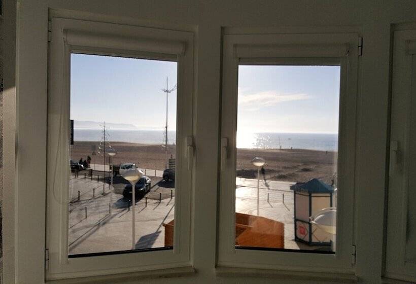 غرفة ديلوكس مطلّة علي البحر مزوَّدة بشُرفة, By The Sea