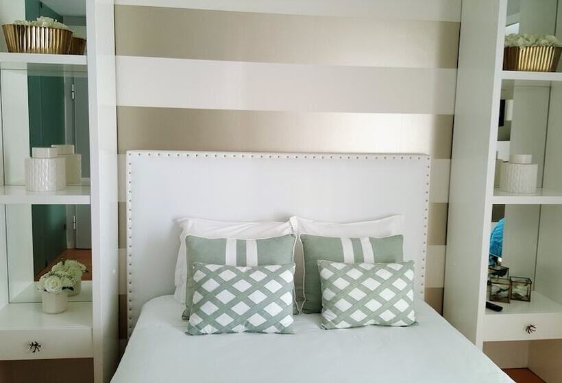 غرفة سوبيريور مطلّة علي البحر مزودة بشُرفة, By The Sea