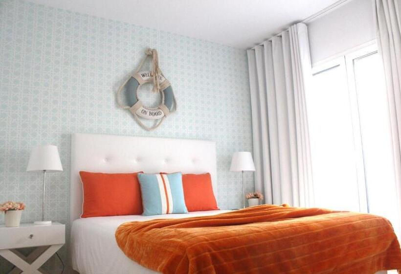 스탠다드 발코니 룸 측면 바다 전망, By The Sea