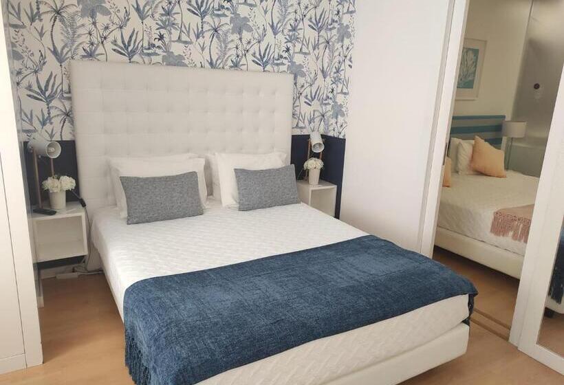 غرفة عائلية ذات إطلالة جانبية على البحر, By The Sea