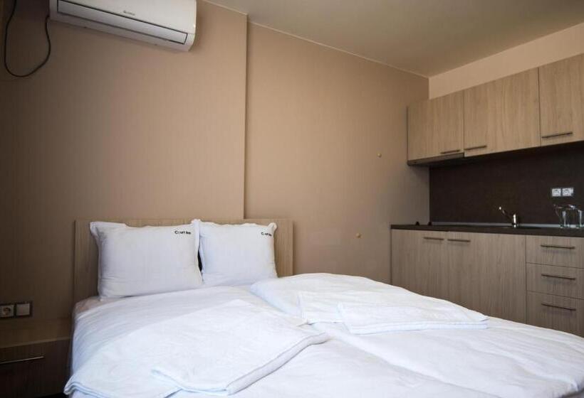 标准间, Court Inn