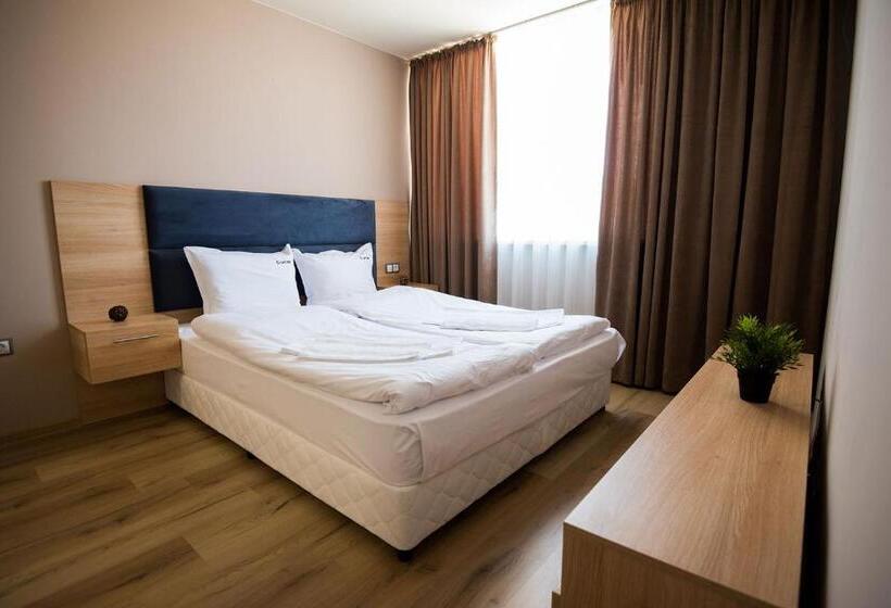 ２ベッドルームアパートメント, Court Inn