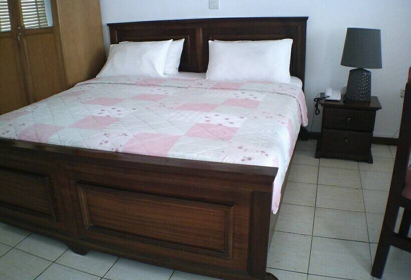 标准单人间, Lavender Lodge