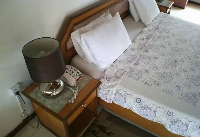 اتاق لوکس, Lavender Lodge