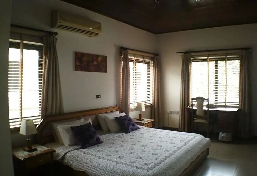 سوییت اجرایی, Lavender Lodge