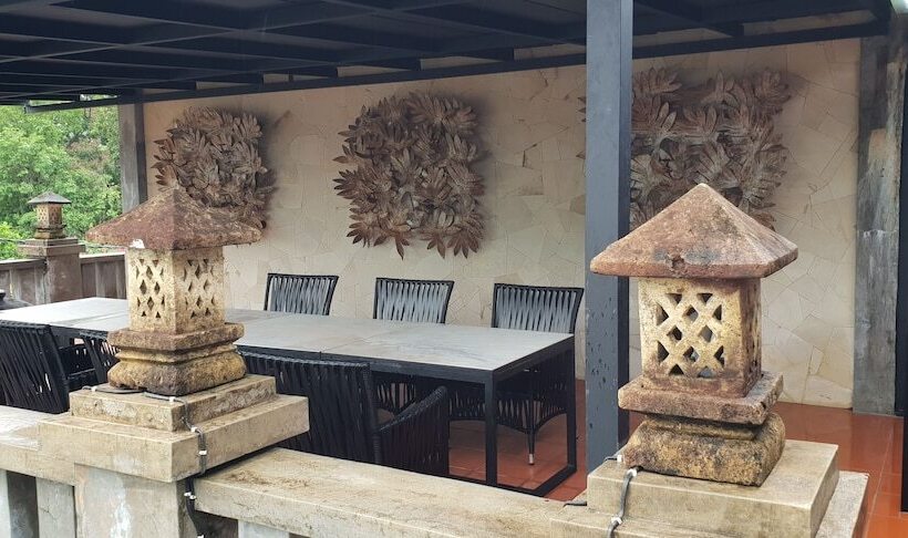 جناح جونيور, Lot 33 Boutique